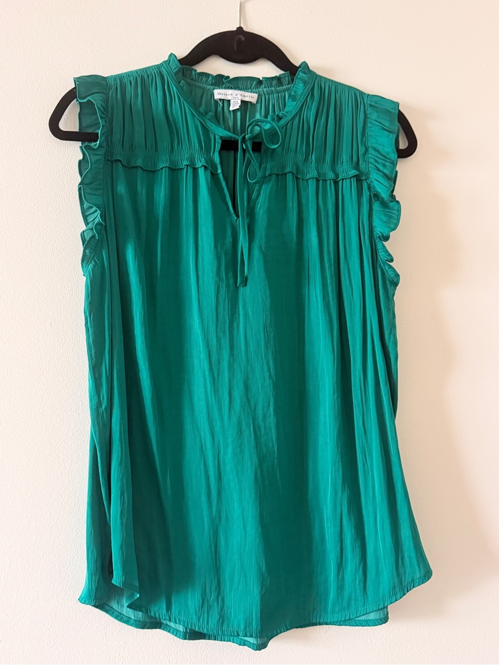 Sleeveless Ruffle Tie-Neck Blouse in green